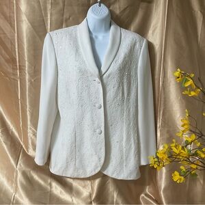 Chic White Women's Blazer with Embroidered Design
